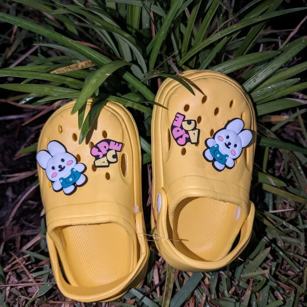 NWT Kids Cute Bunny Clogs Unisex Crocs Nonslip sandals (Size:12 Months-5 Years)